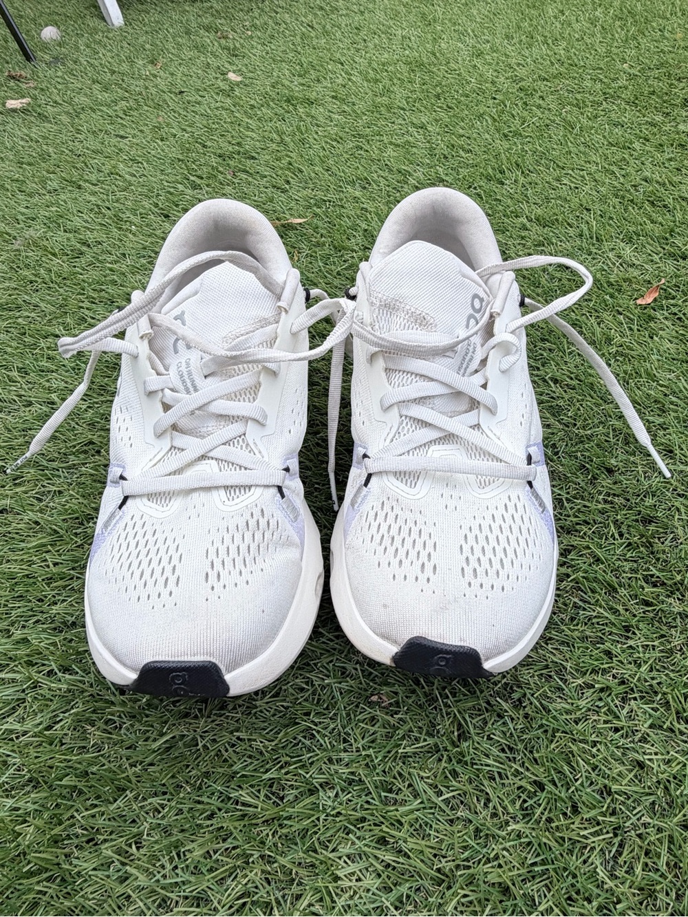 On Running Kids Sneakers in White with Black Accents